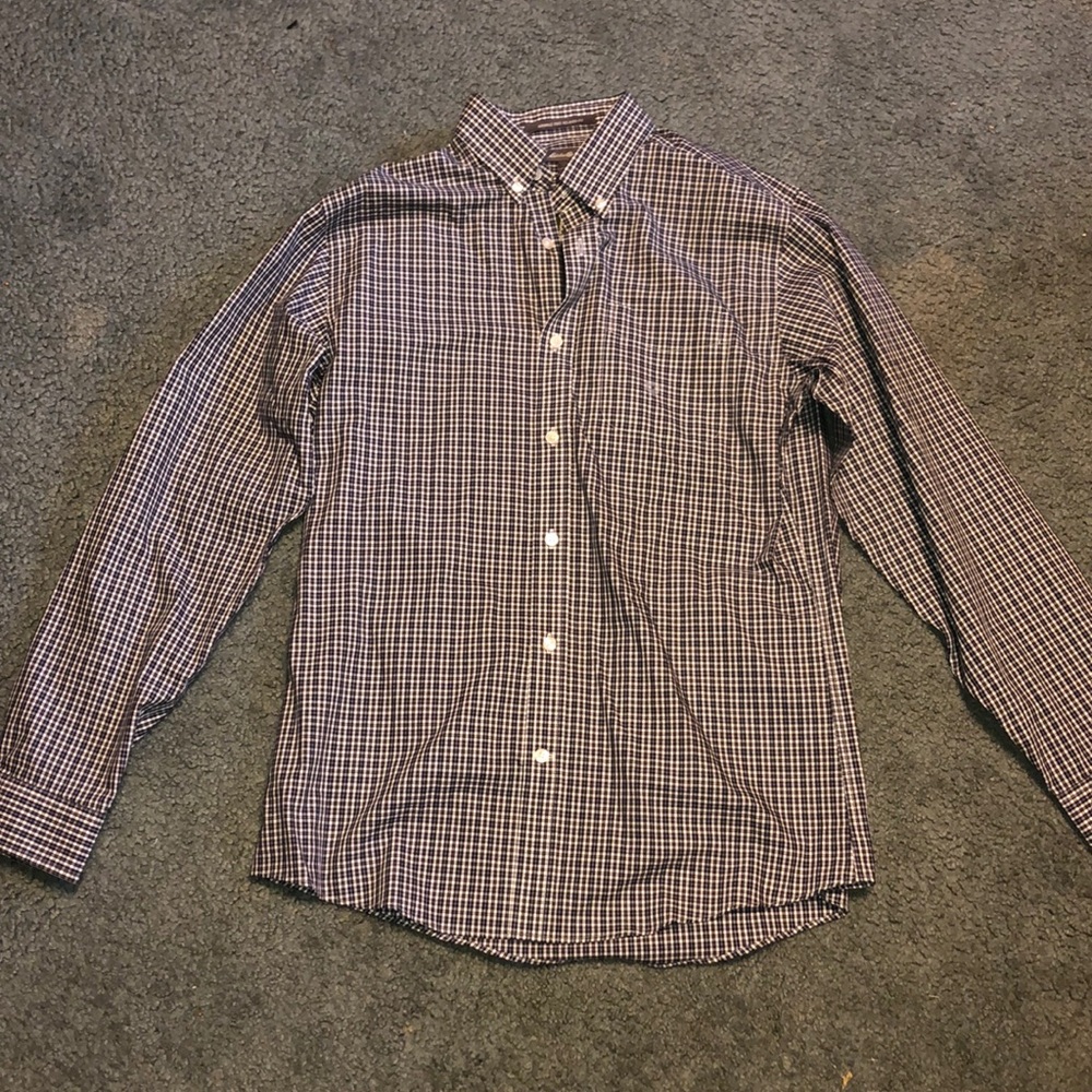 Eddie Bauer Wrinkle-Free Casual Button Down Shirt